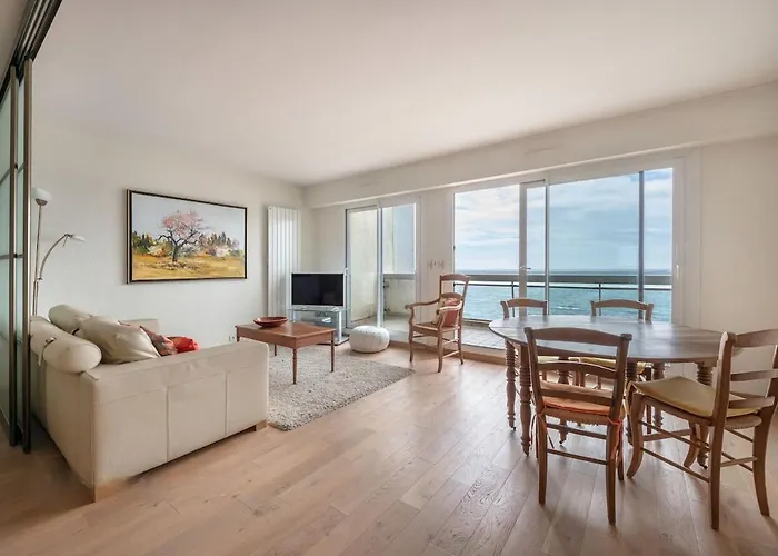 Spacious Bay View La Baule Floor 9 Parking