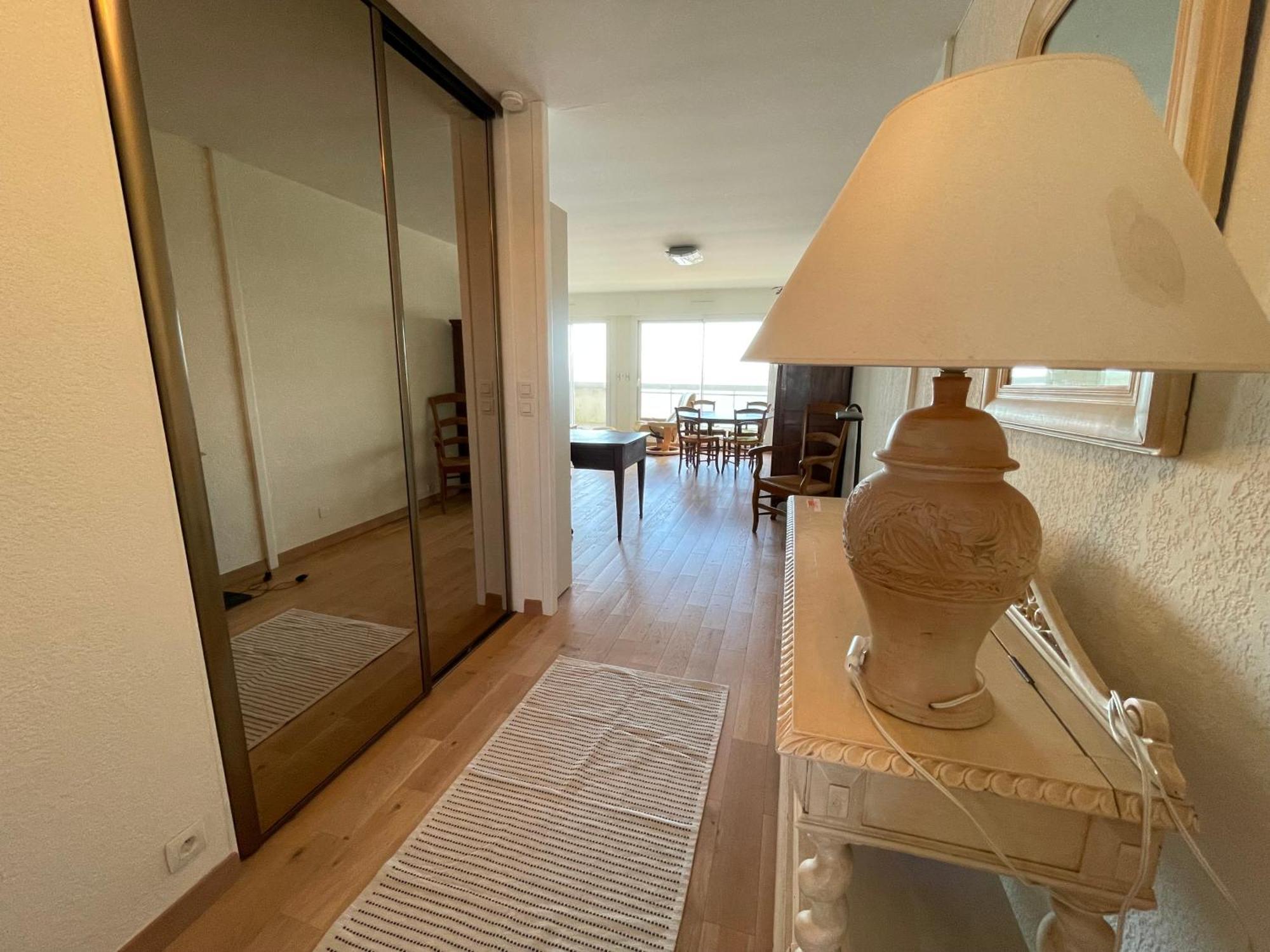 Spacious Bay View Floor 9 Parking Appartement *